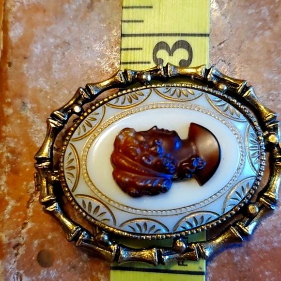 BeautifulCirca1950's Vintage brooch/slide, right faced cameo, perfect condition. - Picture 2 of 3